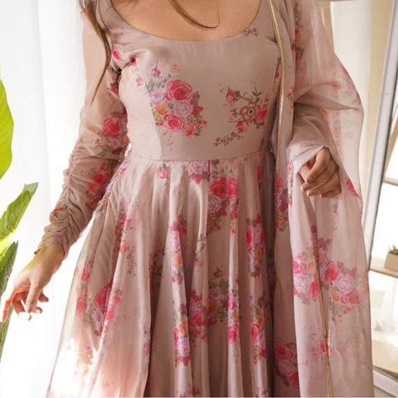 New floral indian anarkali suit - Picture 2 of 4